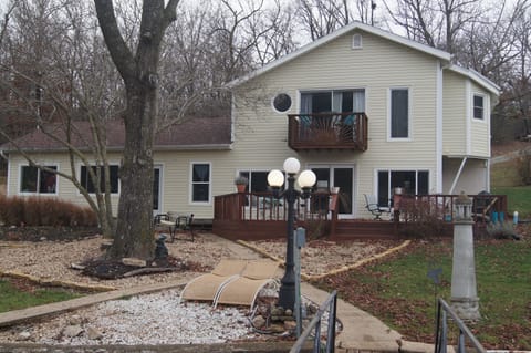 Back of house facing the lake