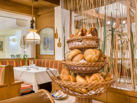 Daily buffet breakfast for a fee