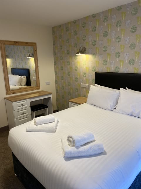 Double Room | Premium bedding, free WiFi, bed sheets