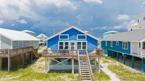 A pet-friendly beachfront cottage located in the heart of Gulf Shores