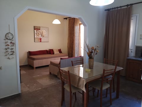 Family Apartment | In-room safe, individually decorated, individually furnished, desk