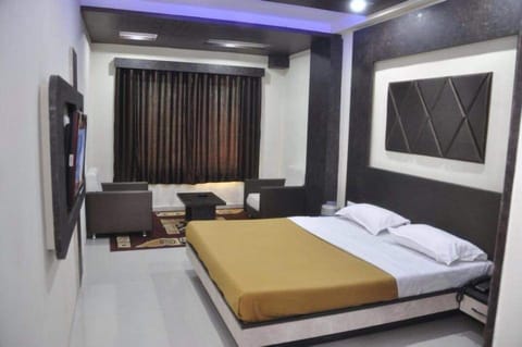 Basic Studio Suite | Free WiFi, bed sheets