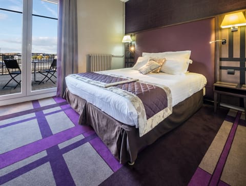 Superior Room, 1 Double or 2 Twin Beds | Minibar, in-room safe, individually decorated, desk