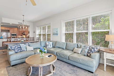 Living Room - Spacious living room with plenty of seating for the entire family