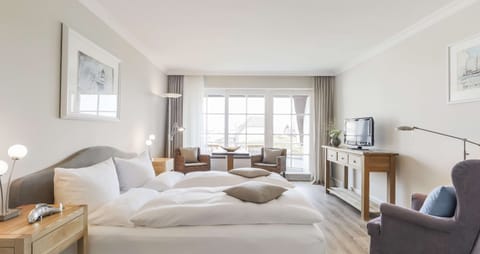 Standard Studio | Hypo-allergenic bedding, in-room safe, soundproofing, iron/ironing board