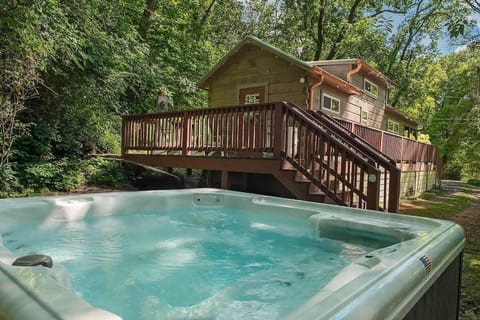Private Hot Tub!