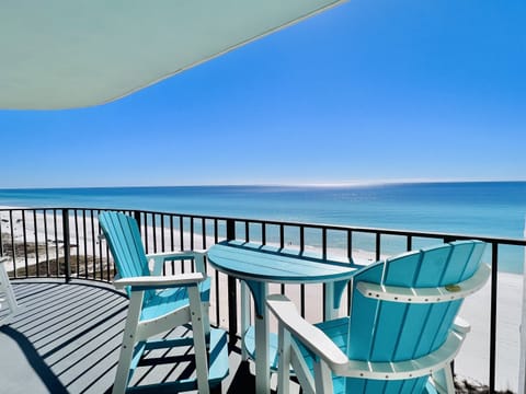 End Unit Condo, 740 SqFt Wrap-A-Round Balcony!   Beach Service Included March thru October 