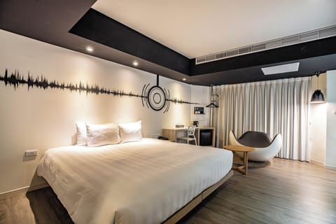 Deluxe Double Room | Desk, free WiFi, bed sheets