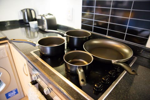 Executive Apartment, Ensuite, City View | Private kitchen