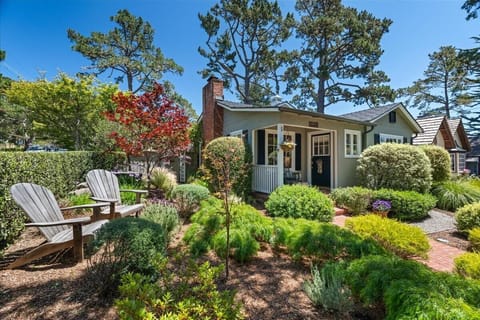 Welcome to 'La Belle Vie' - Charming Carmel Cottage!