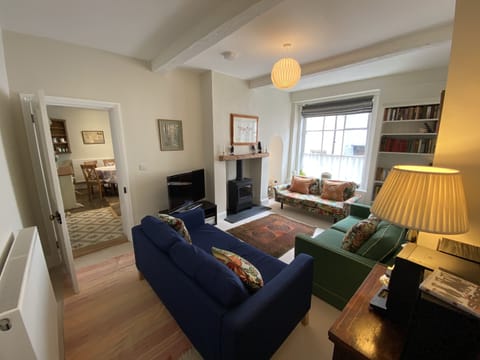 Sitting room with gas ‘coal effect’ stove