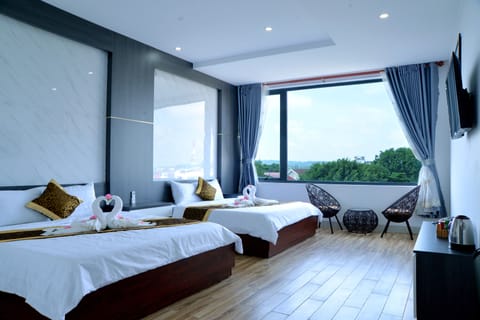 Deluxe Quadruple Room | Minibar, in-room safe, desk, blackout drapes
