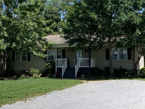 Front of Sunset House- Large and Wide Driveway for Boats/Trucks