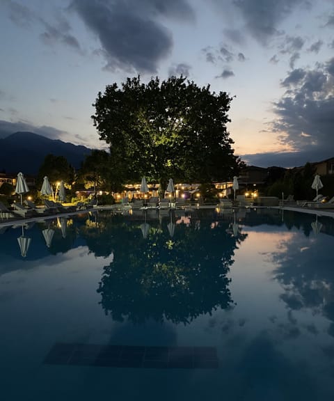 Indoor pool, 4 outdoor pools, pool umbrellas, sun loungers