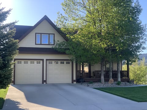 Main Level. Spring is here. 