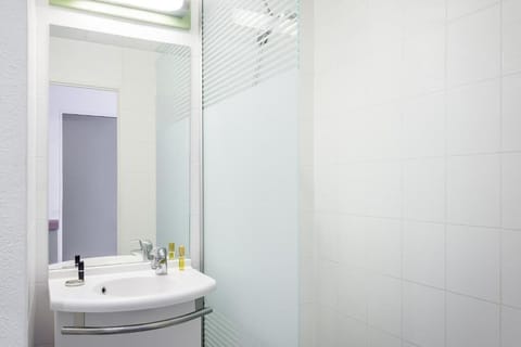 Standard Double Room, 1 Double Bed | Bathroom | Shower, eco-friendly toiletries, towels