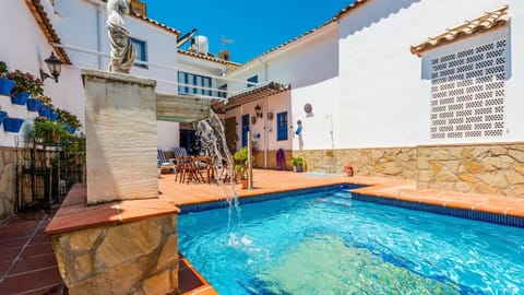 La Casa de Maíta Encinas Reales by Ruralidays