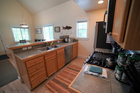 Well appointed kitchen with everything you need to create those family meals.