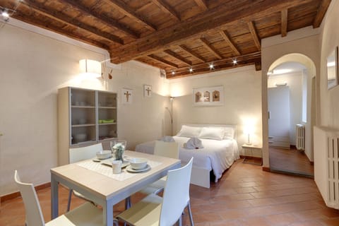 Apartment, 1 Bedroom | In-room dining