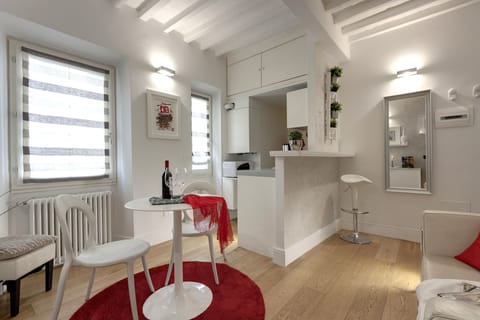 Apartment, 1 Bedroom | In-room dining