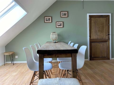Dining table 1 (9p)