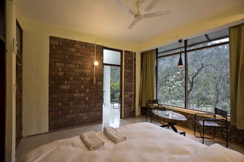 Individually furnished, free WiFi, bed sheets