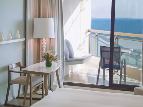 Premium bedding, pillowtop beds, in-room safe, desk