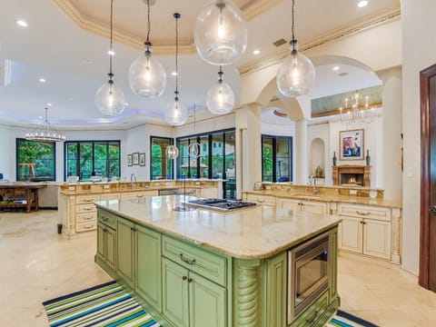 Kitchen - Large Island with Gas Stove