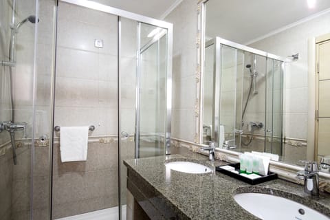 Shower, free toiletries, hair dryer, bathrobes