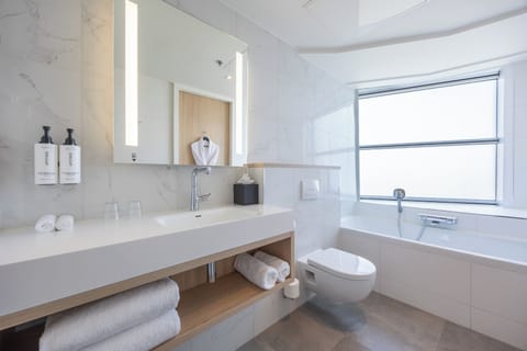 Premium Room, 1 King Bed | Bathroom | Shower, eco-friendly toiletries, hair dryer, bathrobes