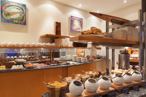 Daily buffet breakfast for a fee