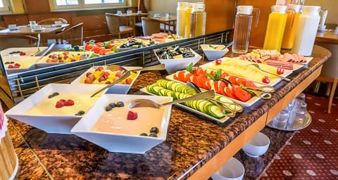 Daily buffet breakfast for a fee