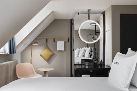 Premium Double Room ("High") | Bathroom | Shower, rainfall showerhead, eco-friendly toiletries, hair dryer