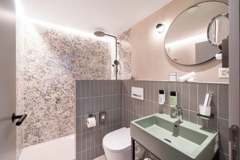 Spacious Roof Top Room | Bathroom | Free toiletries, hair dryer, bathrobes, slippers