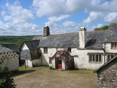 Cullacott Longhouse