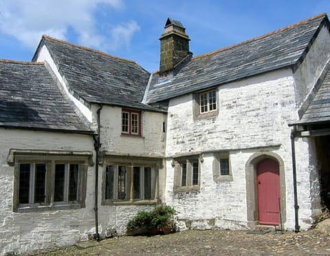 Tudor Wing corner