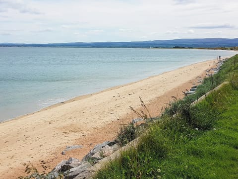 Rosemarkie beach | Black Isle Holiday Apartments -The Red Kite, The Dolphin, The Pine Marten - Black Isle Holiday Apartments, Avoch