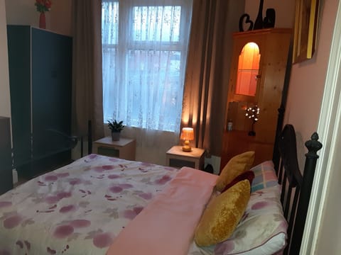 Economy Room (Budget) | Hypo-allergenic bedding, free WiFi