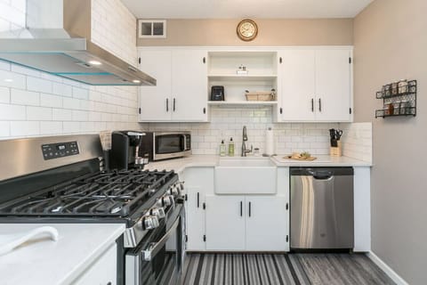 Beautiful farm sink.