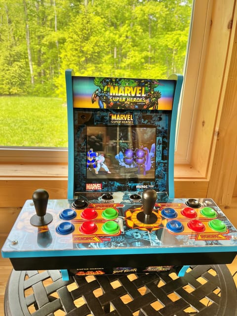 Play some two-player tabletop Marvel Superheroes Arcade! (Four different Games) 