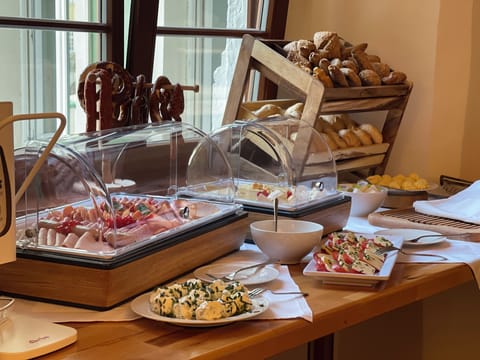 Daily buffet breakfast for a fee