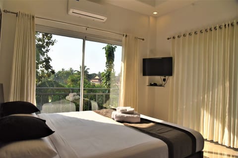 Deluxe Double Room | Egyptian cotton sheets, premium bedding, down comforters