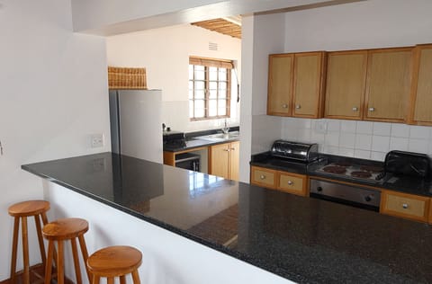 4A Cottage | Private kitchen | Full-size fridge, microwave, oven, stovetop