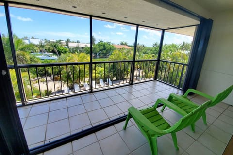 Guest room balcony 
