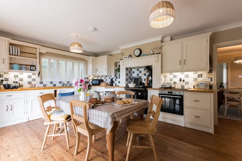 Sand Dollar - Kitchen eating table