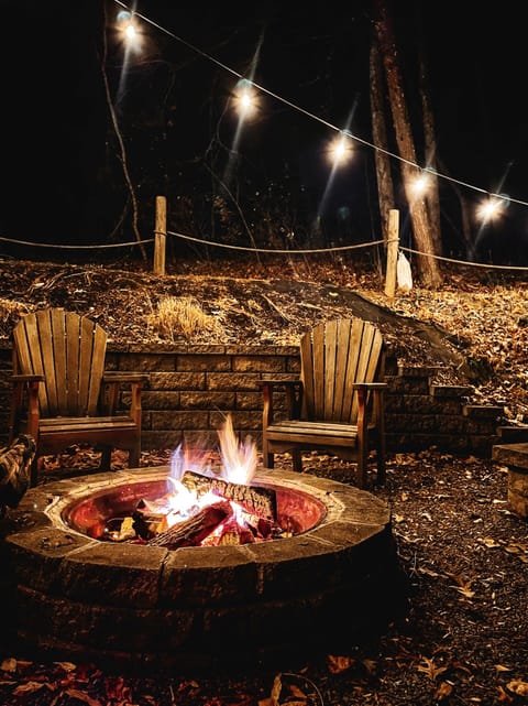 Fire pit for S’mores, storytelling & being together into the night. 📸: guest TS.