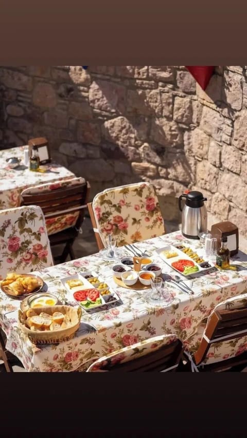 Free daily on-the-go breakfast