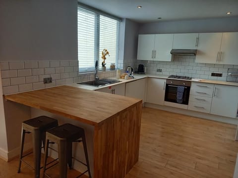 Small breakfast bar.