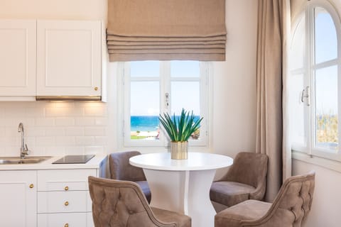 Junior Suite, Sea View | In-room dining