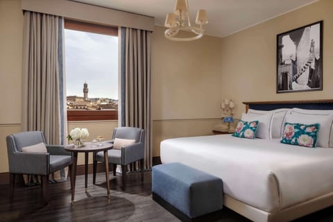 Minibar, in-room safe, desk, laptop workspace